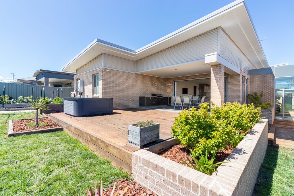 27 Hyland Drive BUNGENDORE 11