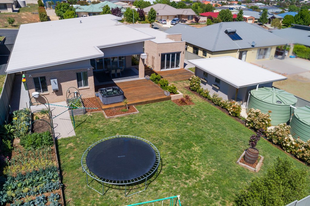 27 Hyland Drive BUNGENDORE 23