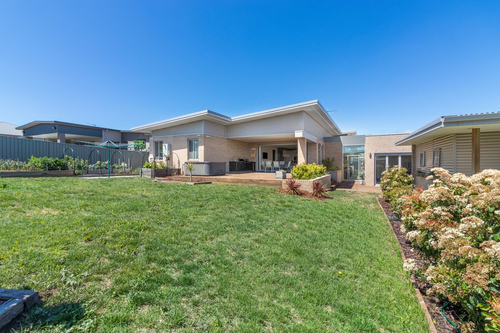 27 Hyland Drive BUNGENDORE 25