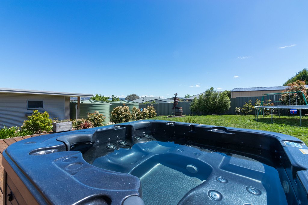 27 Hyland Drive BUNGENDORE 26