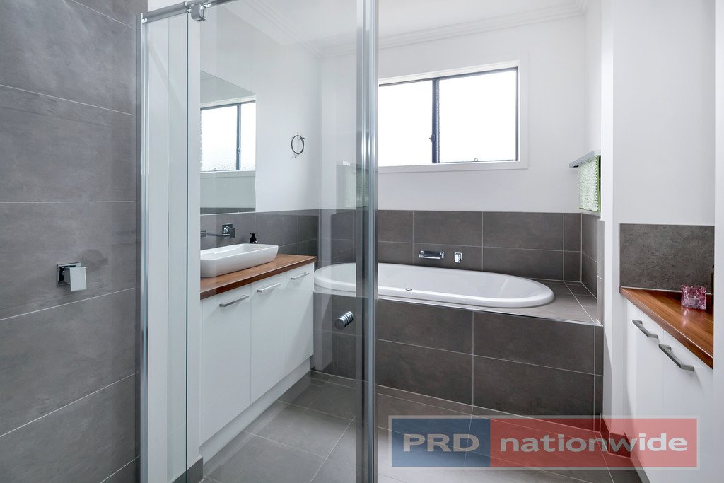 27 Illana Street BROWN HILL 10