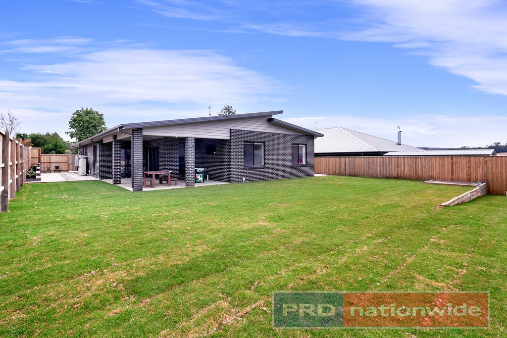 27 Illana Street BROWN HILL 11