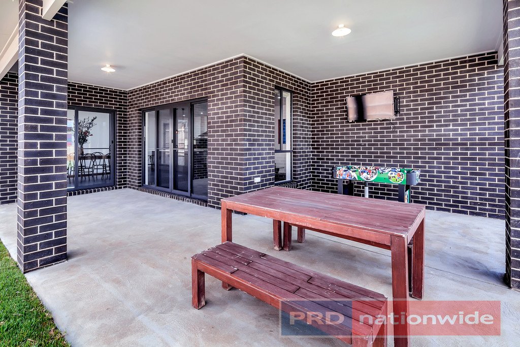 27 Illana Street BROWN HILL 12