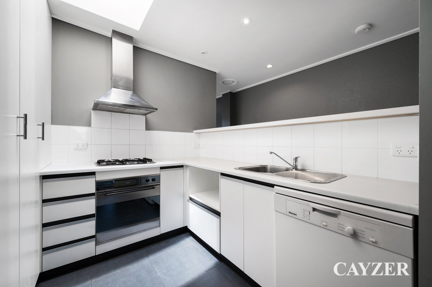 Gallery: 2/7 Iona Avenue
