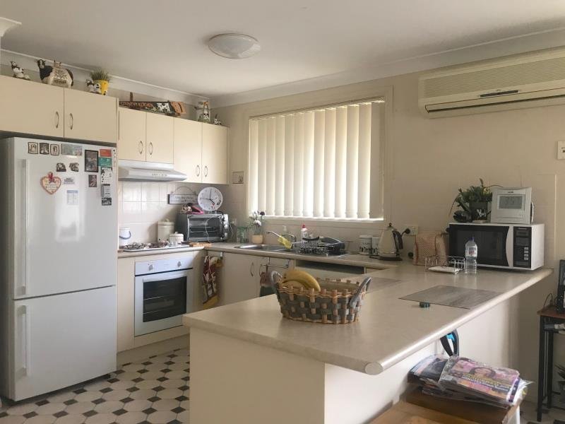 2/7 James Place TAMWORTH 5