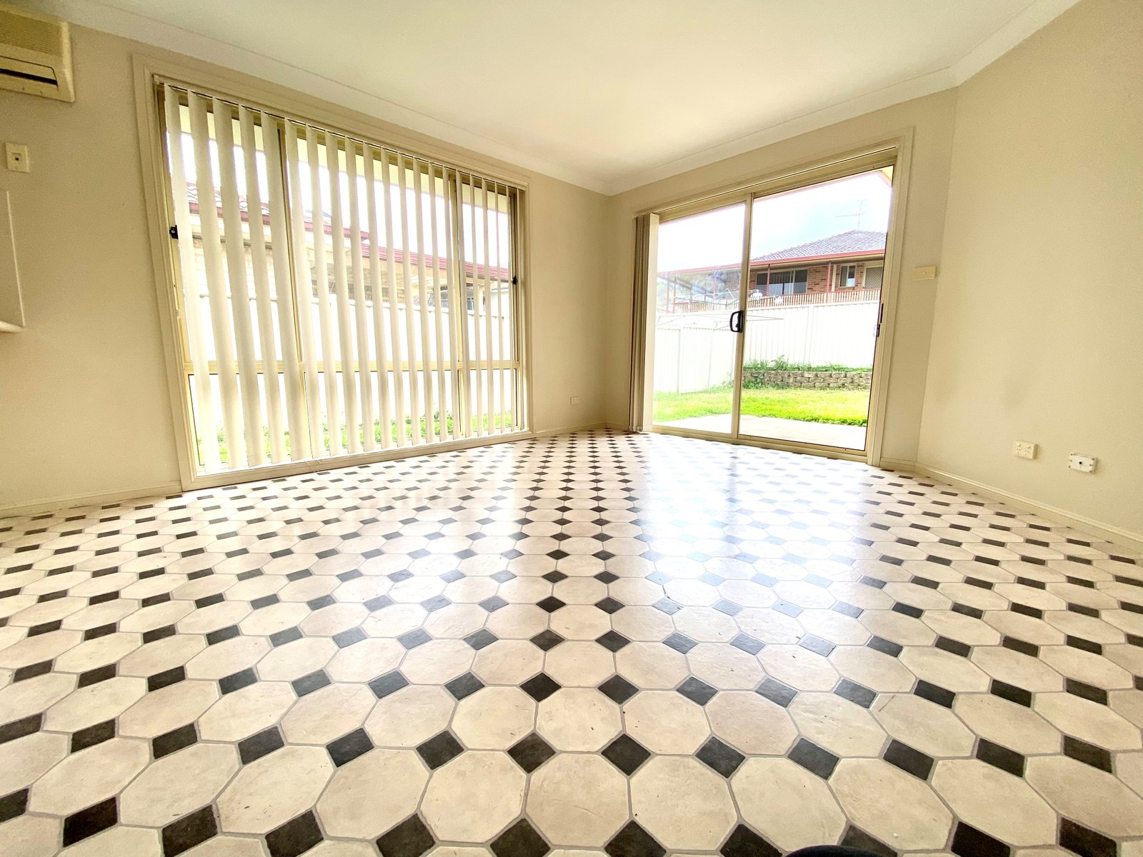2/7 James Place TAMWORTH 4