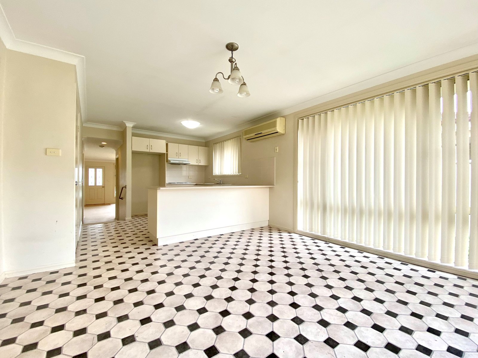 2/7 James Place TAMWORTH 6