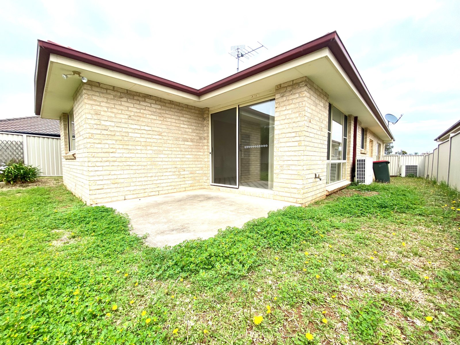 2/7 James Place TAMWORTH 11