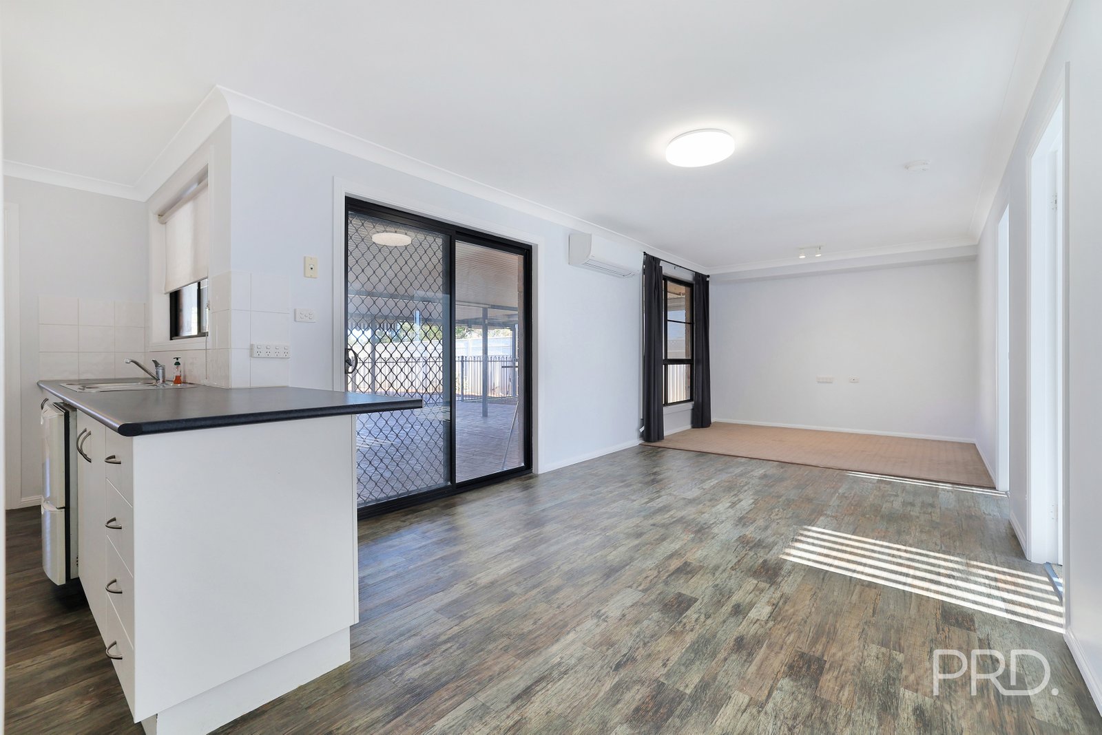 27 Janelle Street TAMWORTH 7