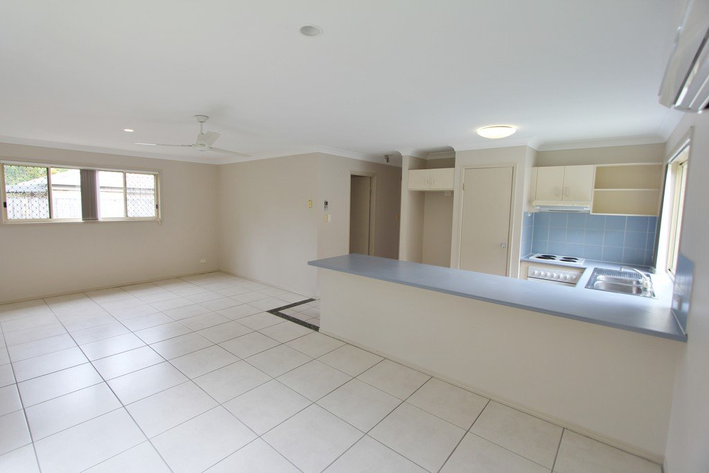 2/7 Jayden Place MOLENDINAR 2
