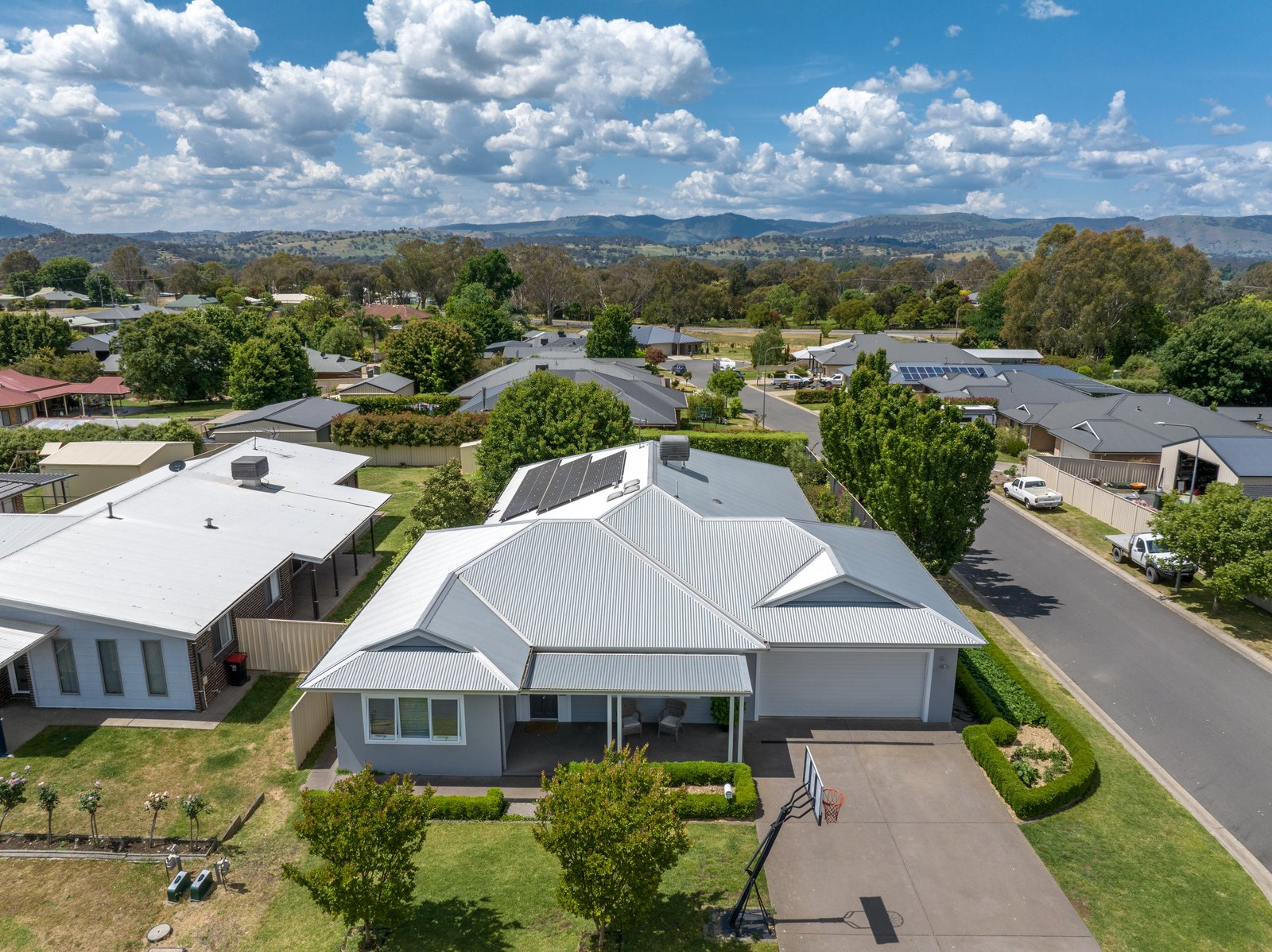 27 Jeffery Circuit TUMUT 23