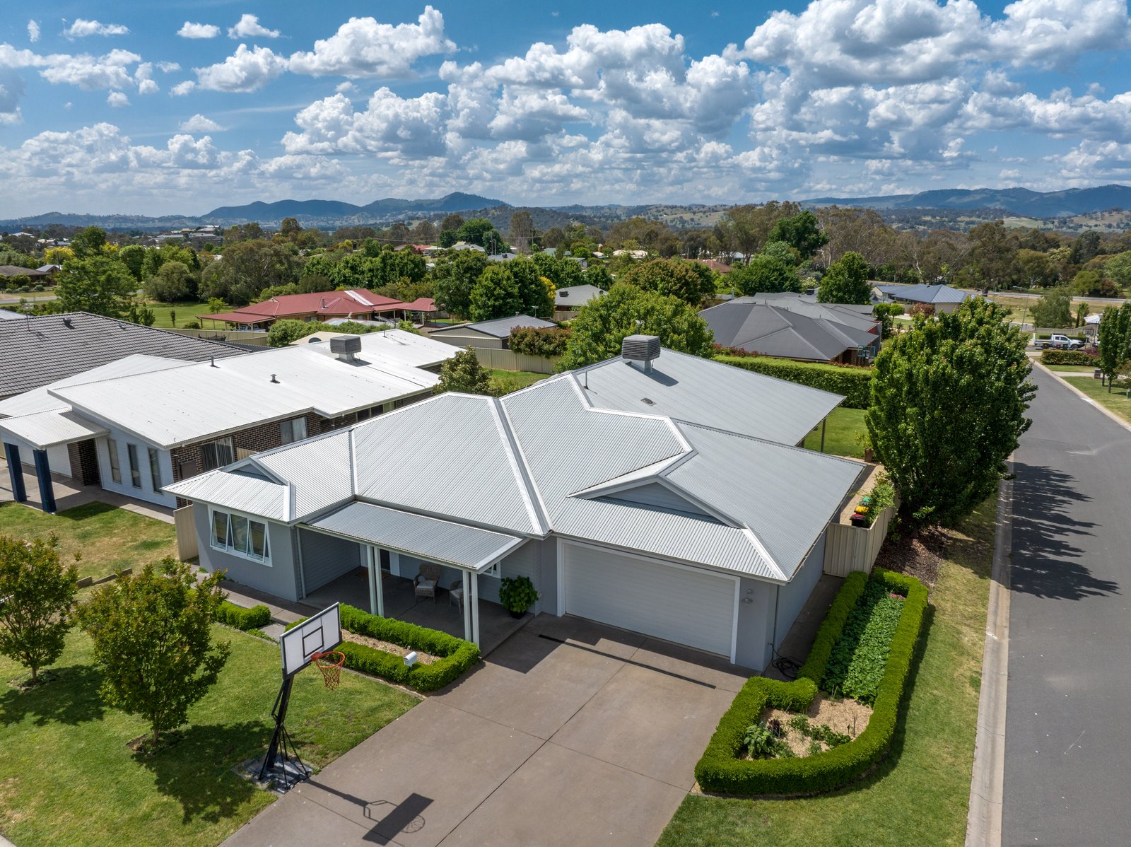 27 Jeffery Circuit TUMUT 24