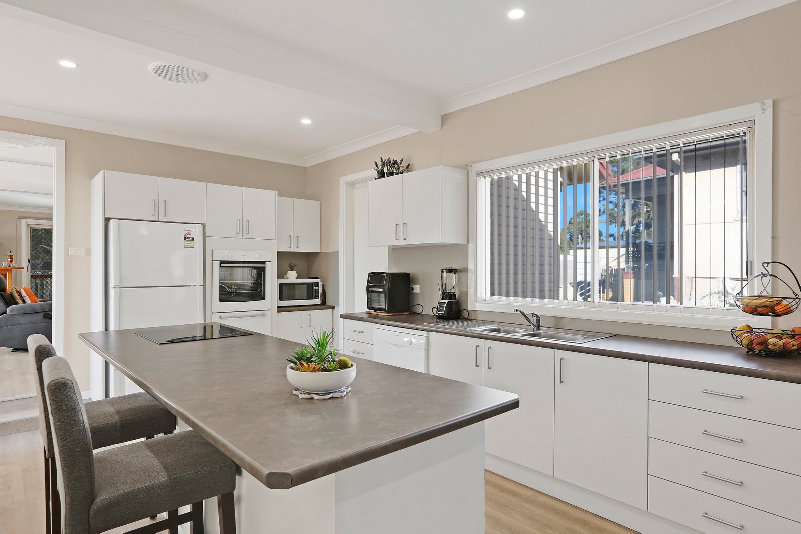 27 Jenkins Street UNANDERRA 2