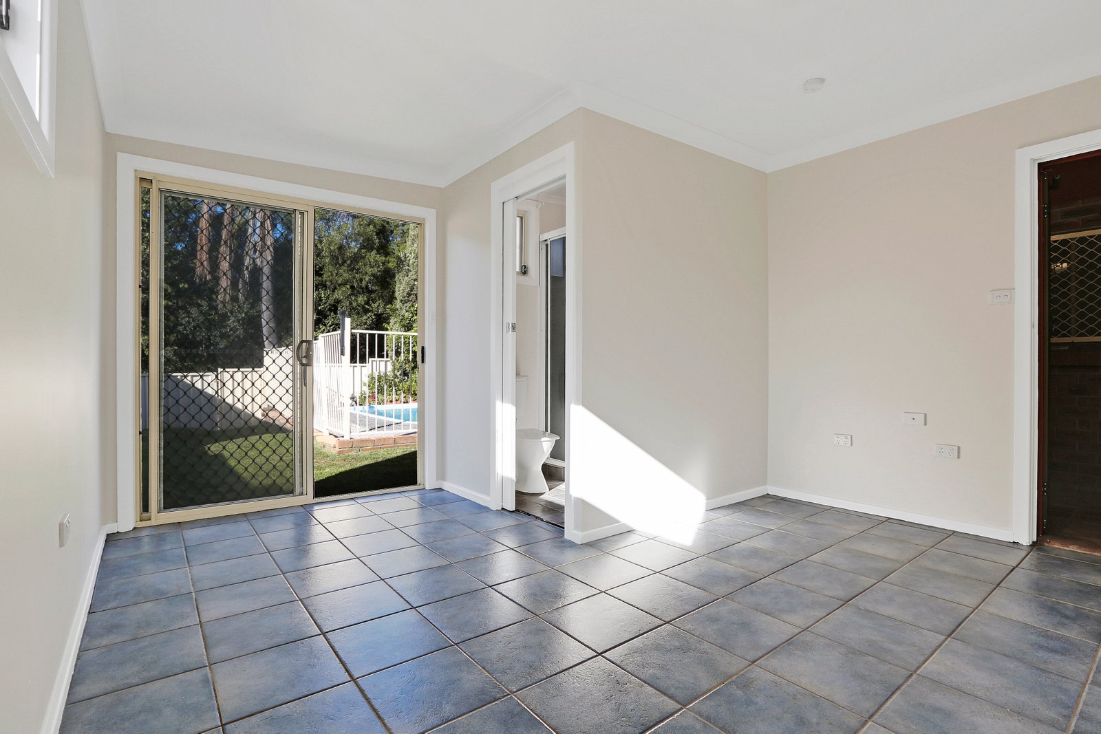 27 Jenkins Street UNANDERRA 7