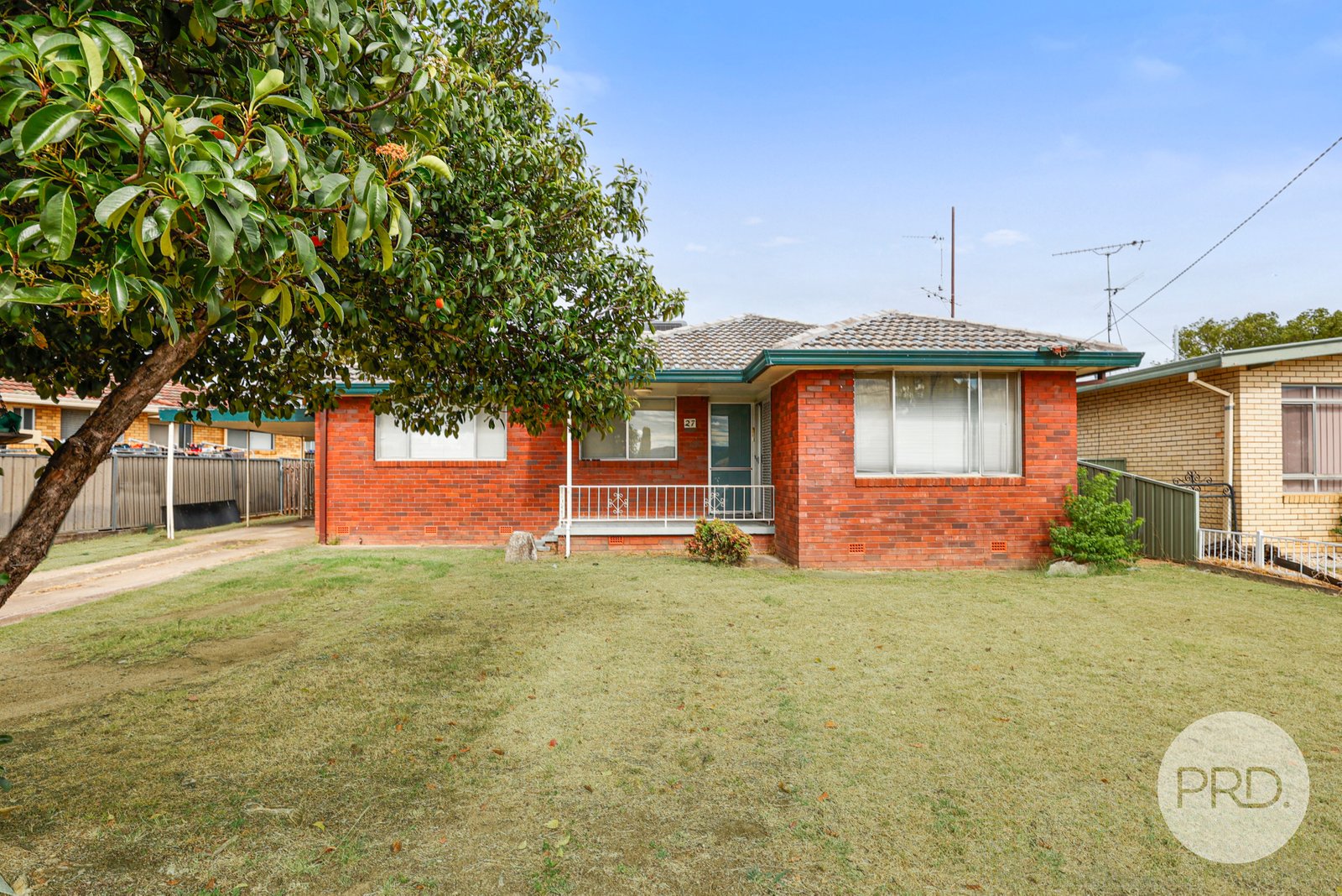 27 Karloo Street TAMWORTH 2