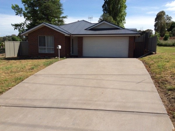 27 Kent St  TUMBARUMBA 1