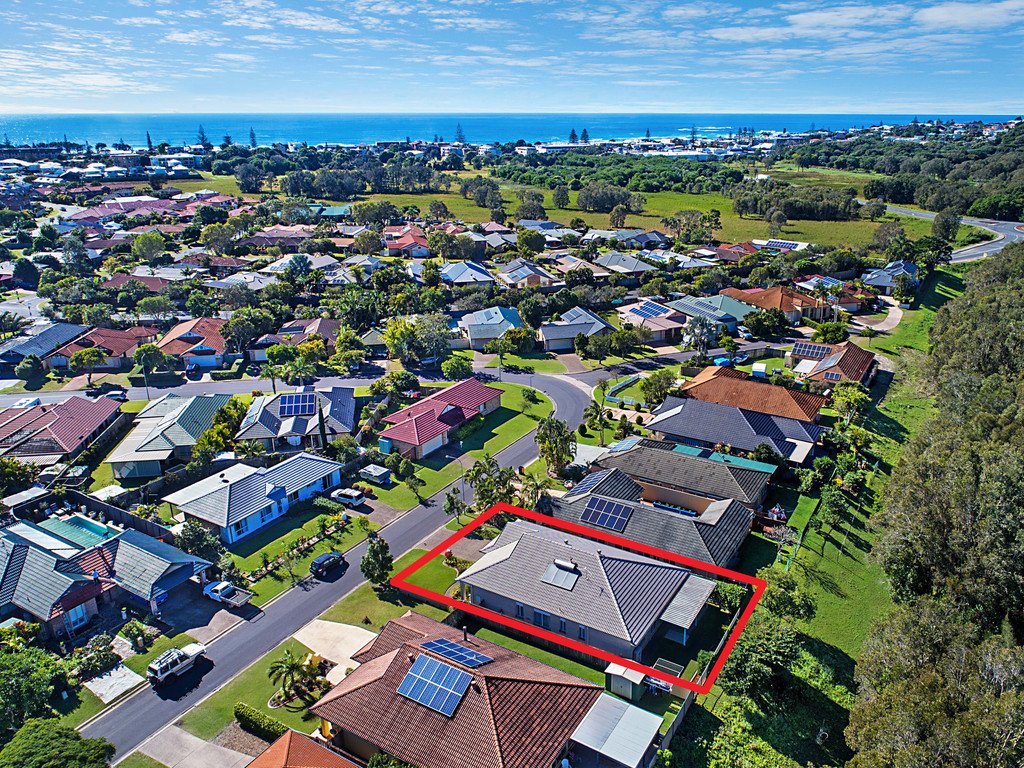 27 Kingfisher Circuit KINGSCLIFF 4