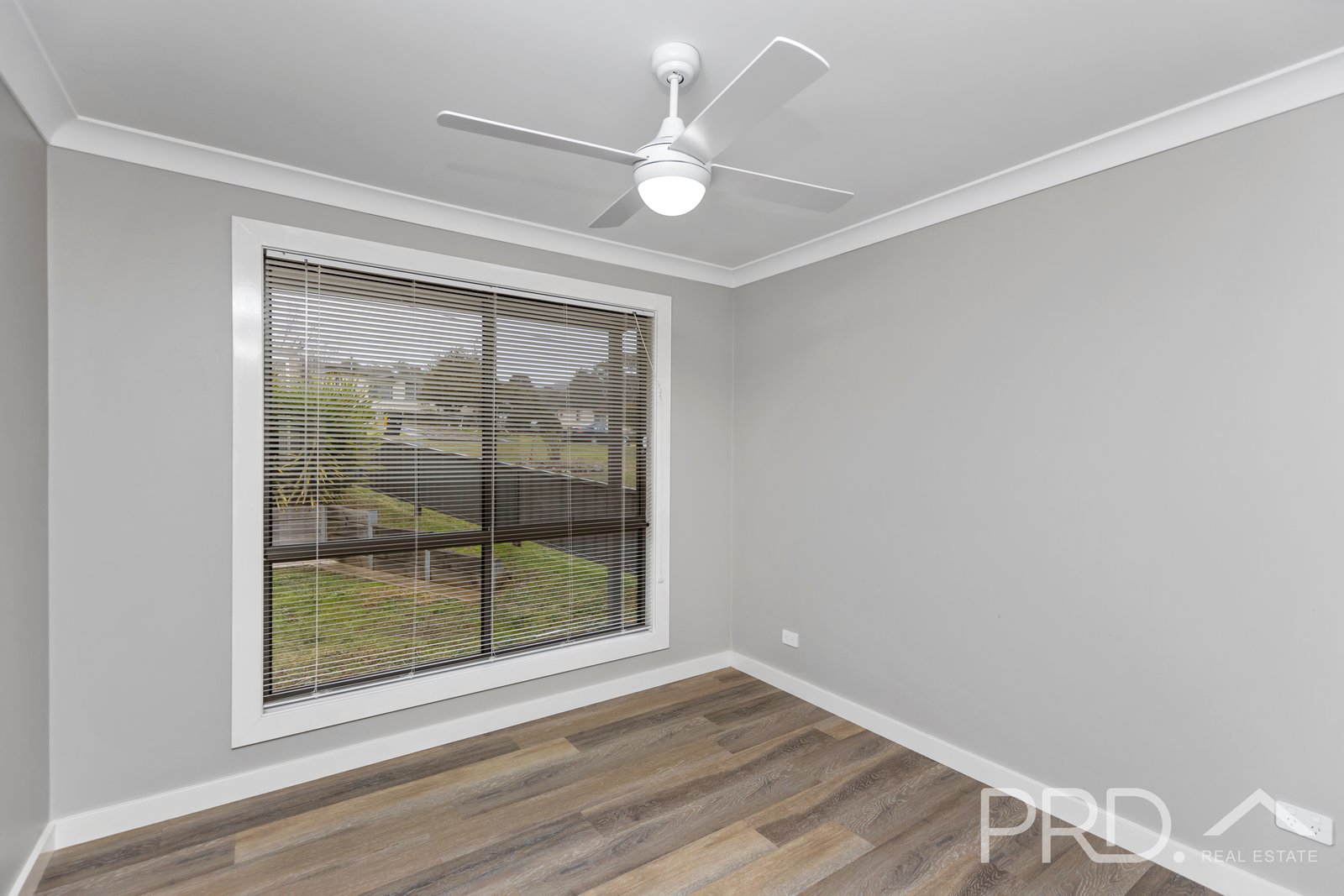 27 Kinred Street TUMUT 10