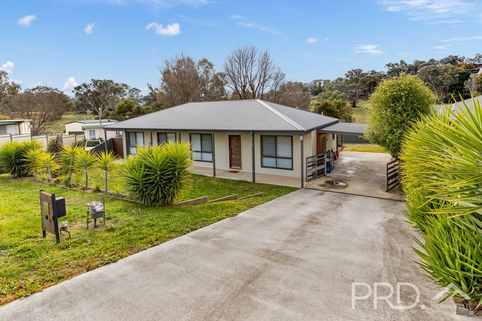 27 Kinred Street TUMUT 15