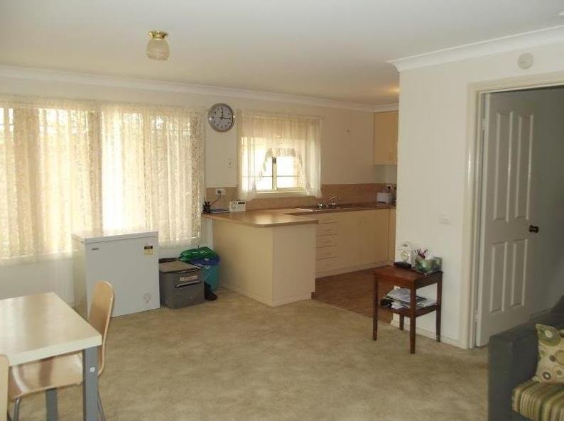 2/7 Kirk Avenue TUMUT 5