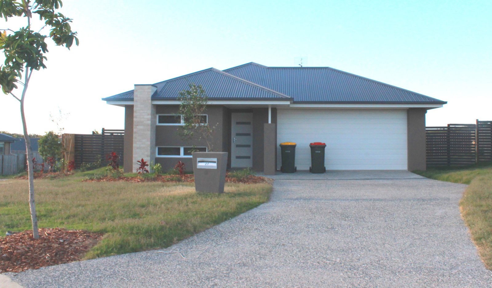 27 KOOLIVOO Parade BOYNE ISLAND 1