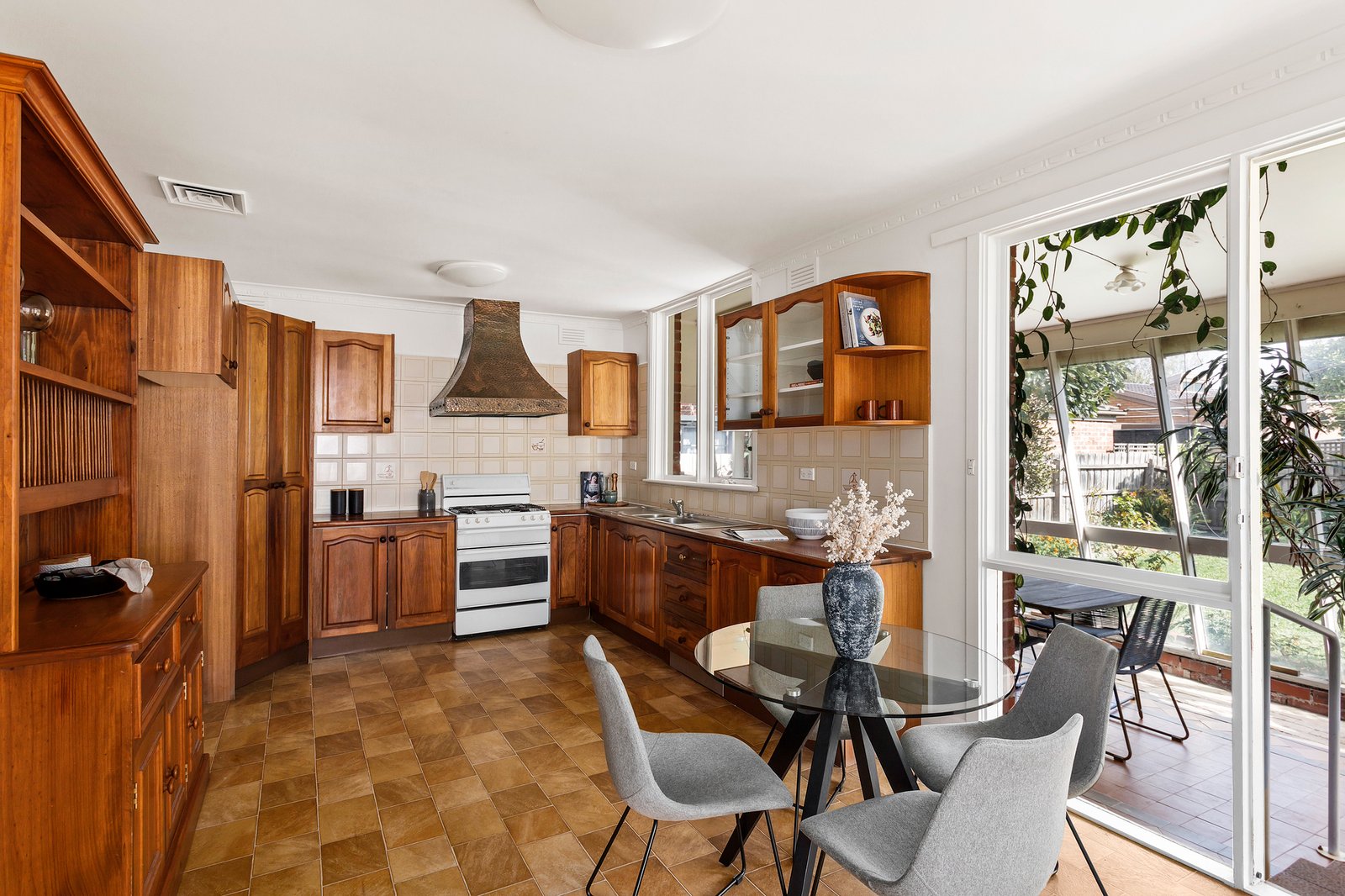 Real Estate and Property in 27 Kooyong Road, Caulfield North, VIC