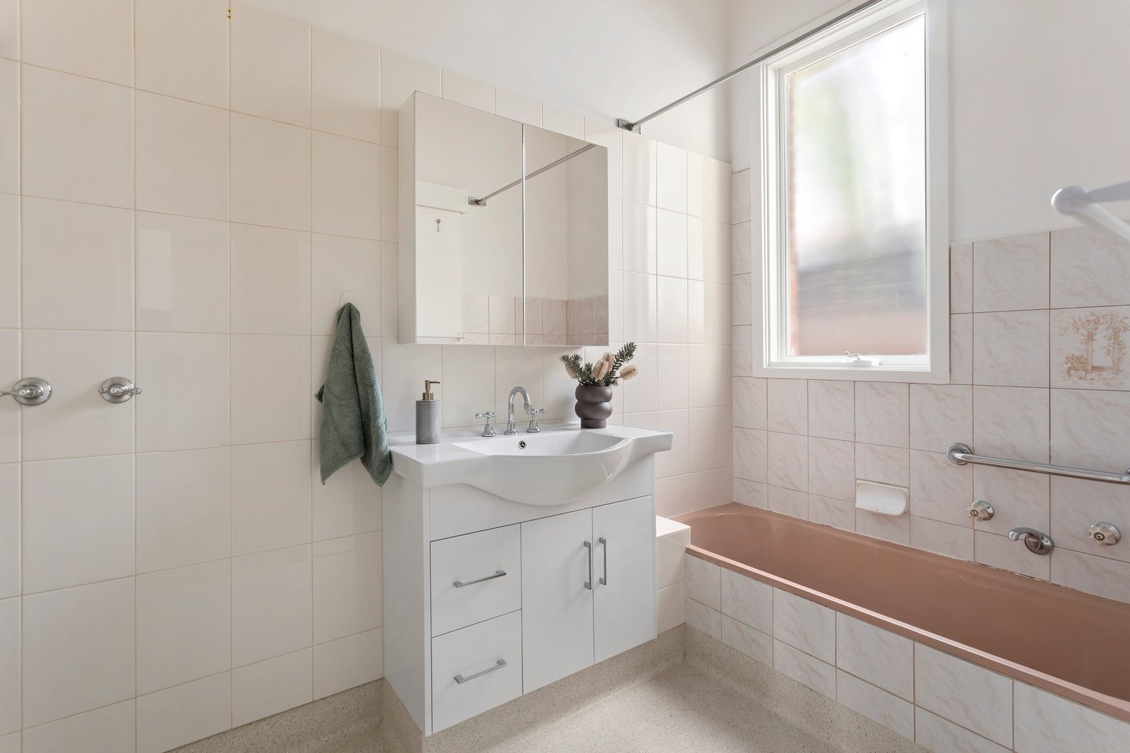 Real Estate and Property in 27 Kooyong Road, Caulfield North, VIC