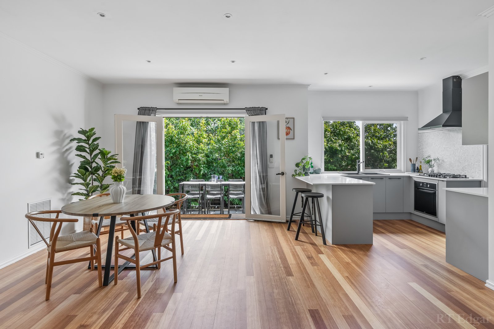 Real Estate and Property in 2/7 Kyneton Avenue, Reservoir, VIC