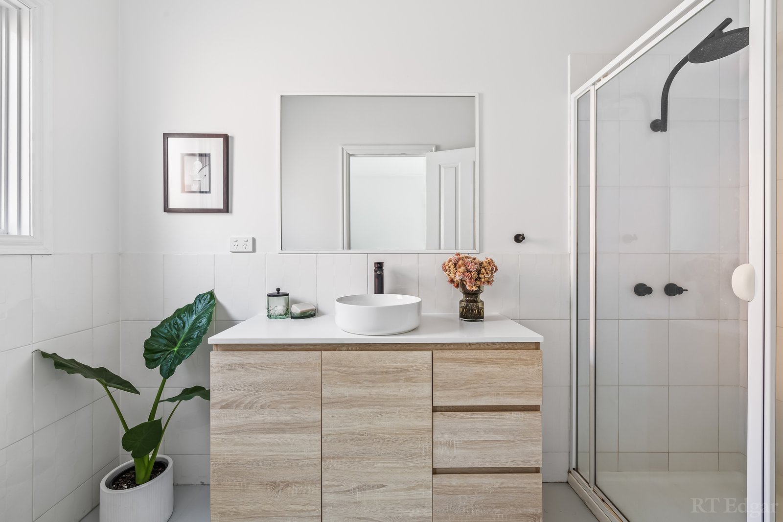 Real Estate and Property in 2/7 Kyneton Avenue, Reservoir, VIC