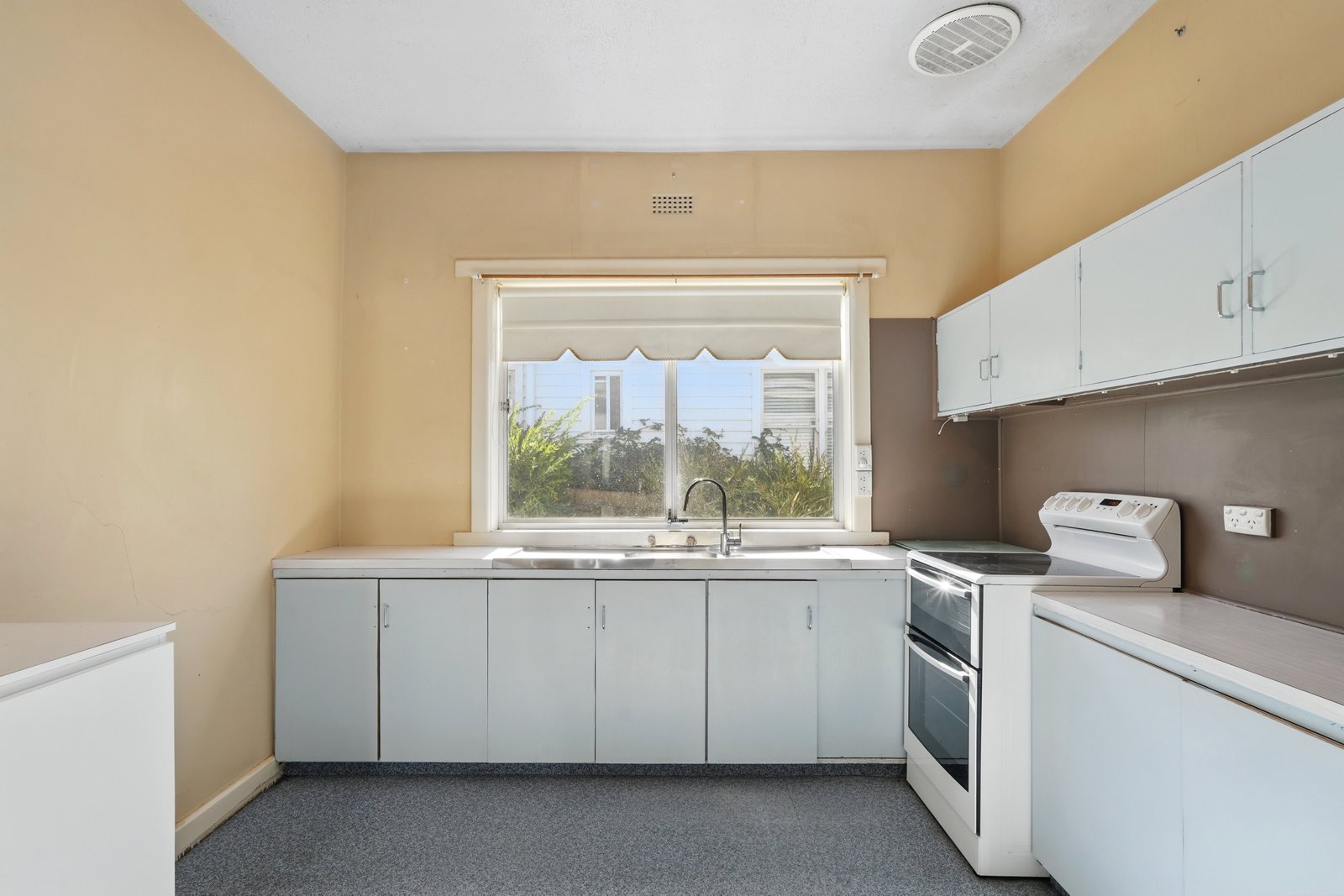 27 Leonard Avenue MOONAH 9