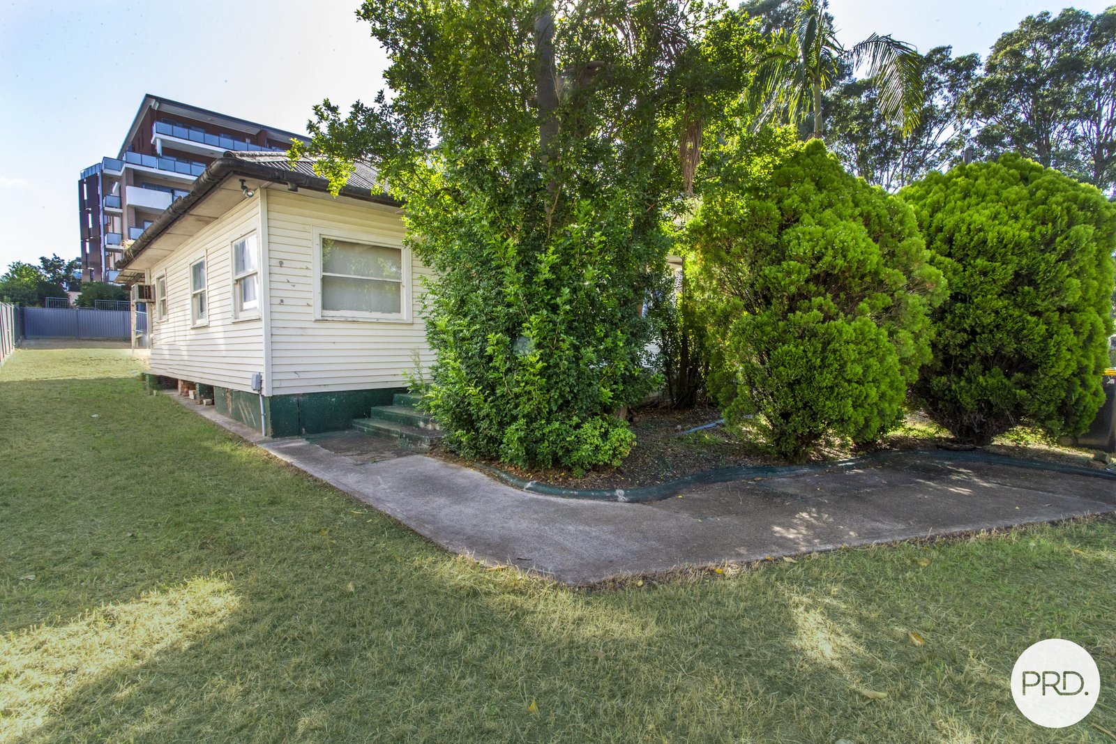 27 Lethbridge Street PENRITH 2