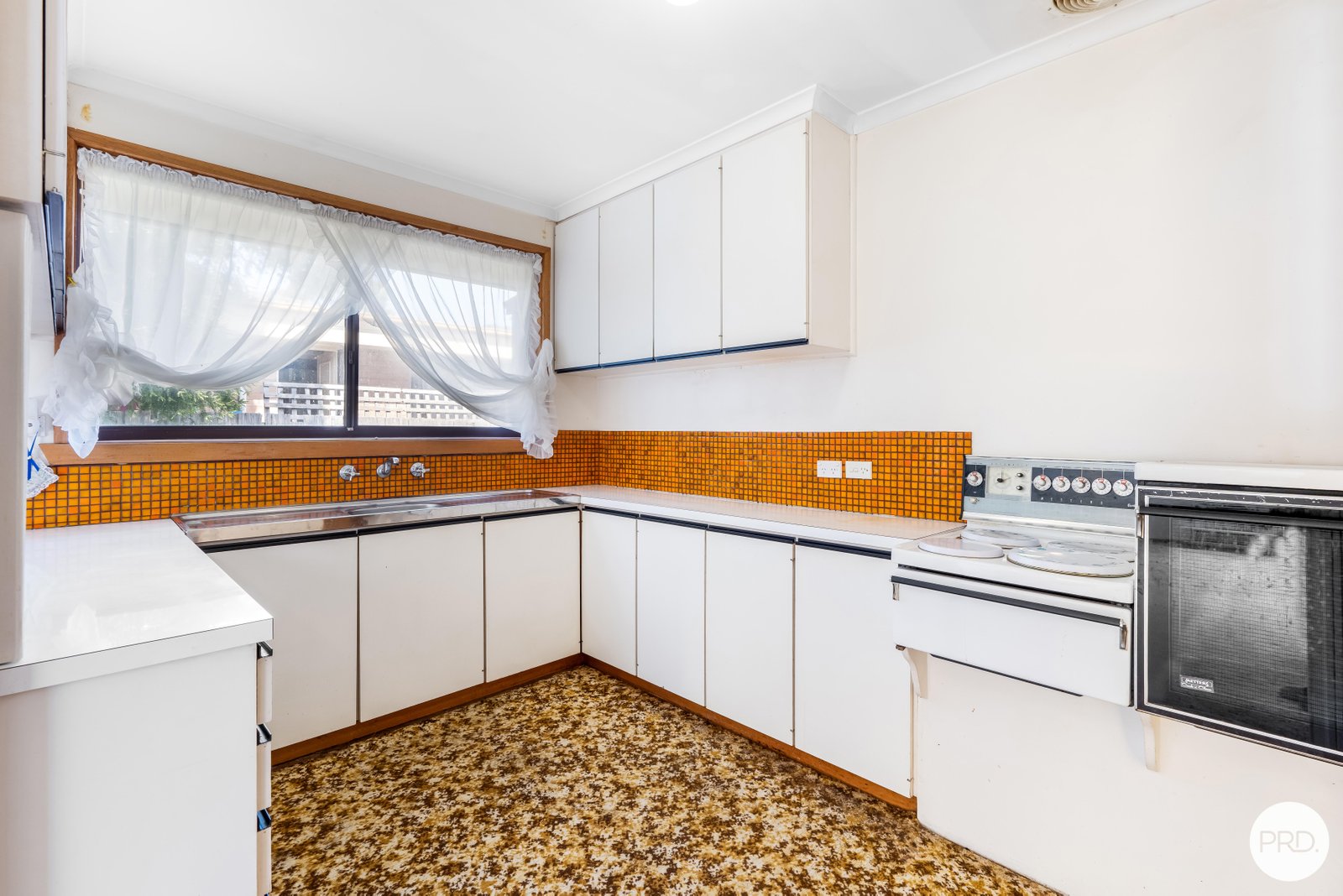 27 Lewan Avenue KINGSTON 10