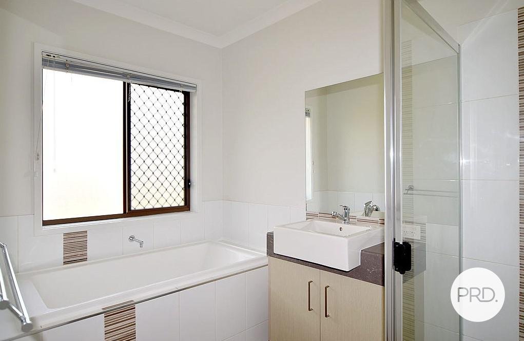 27 Lilyvale Esp  BOYNE ISLAND 11