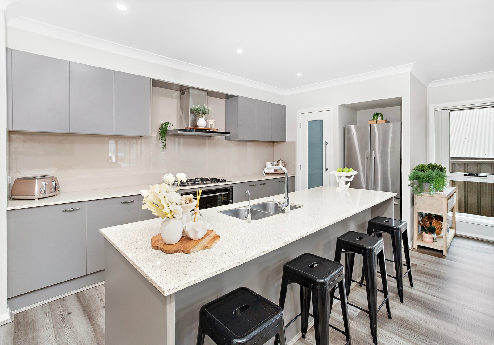 27 Lockheed Hudson Drive HORSLEY 2