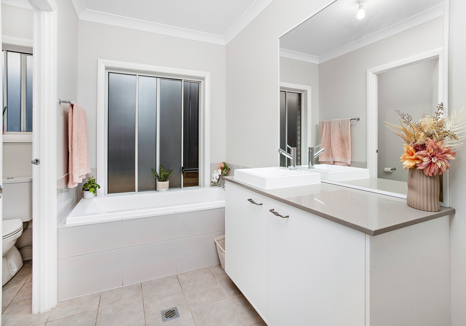 27 Lockheed Hudson Drive HORSLEY 4