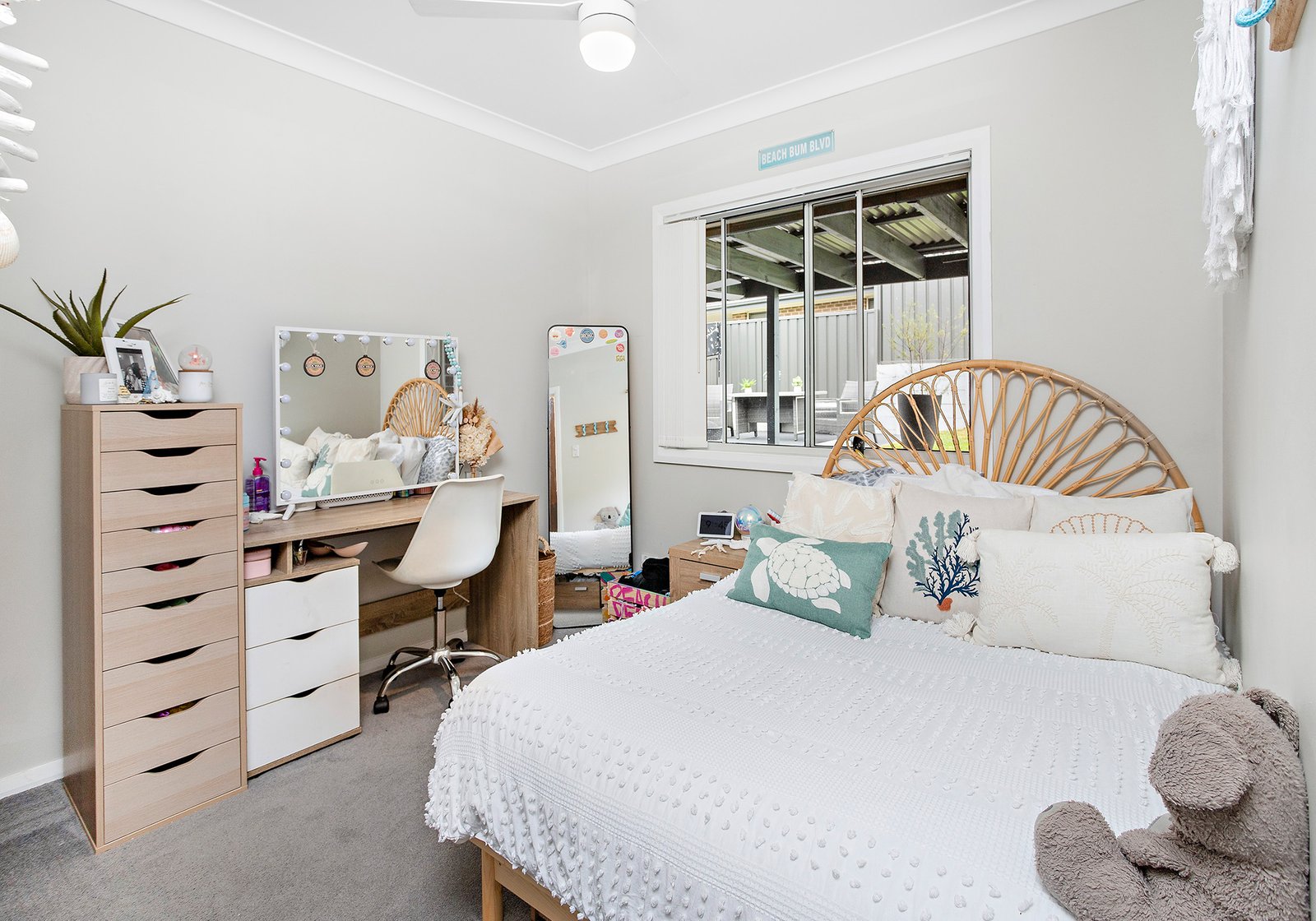 27 Lockheed Hudson Drive HORSLEY 12