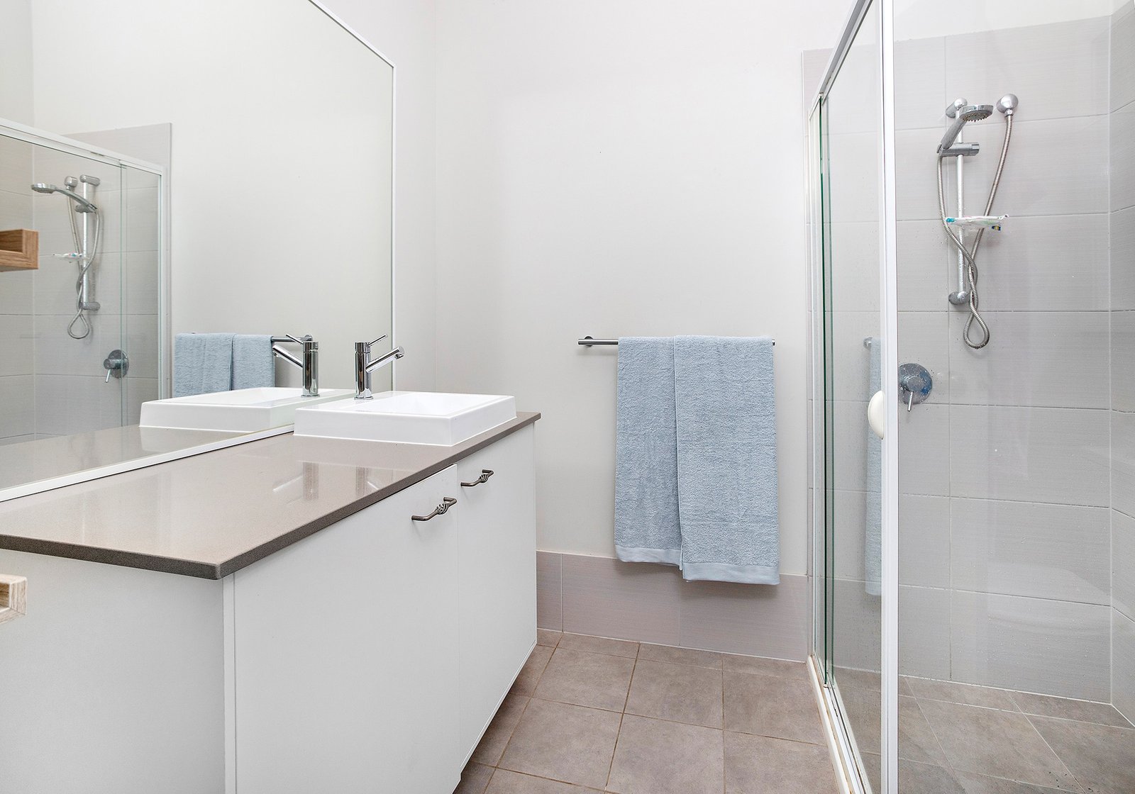 27 Lockheed Hudson Drive HORSLEY 13