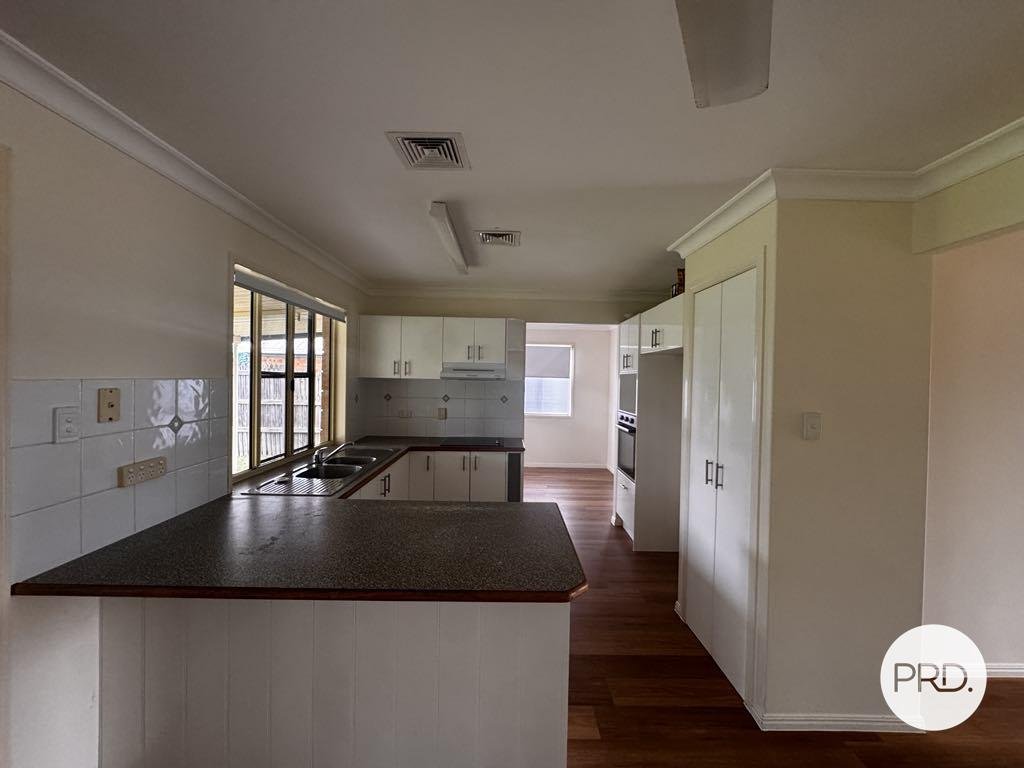 27 Lomandra Street BOYNE ISLAND 2