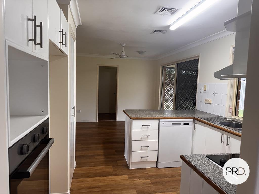 27 Lomandra Street BOYNE ISLAND 3