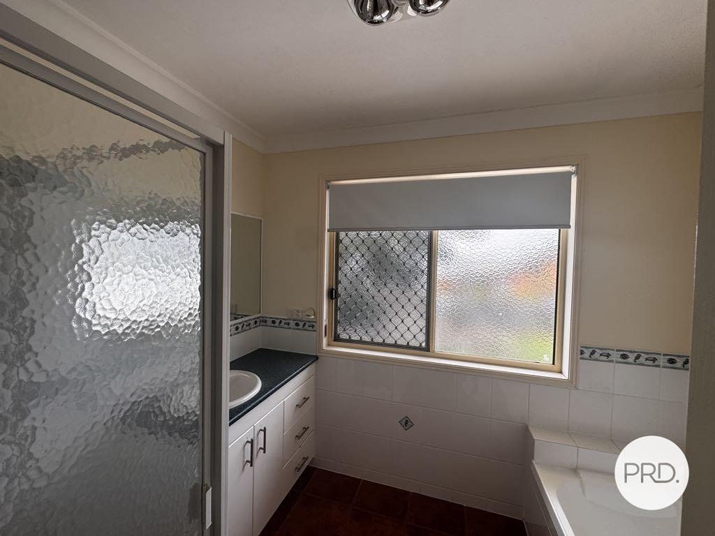 27 Lomandra Street BOYNE ISLAND 14
