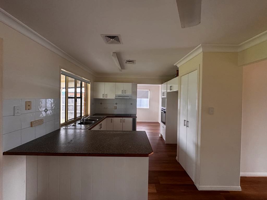 27 Lomandra Street BOYNE ISLAND 2