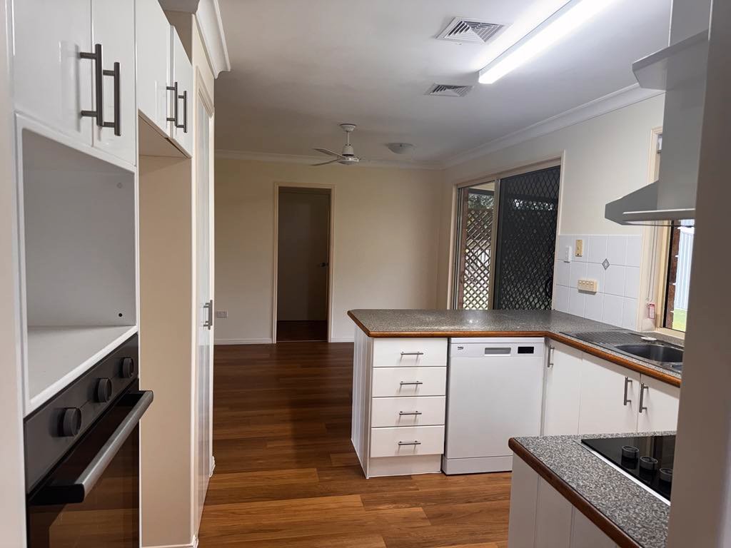 27 Lomandra Street BOYNE ISLAND 3