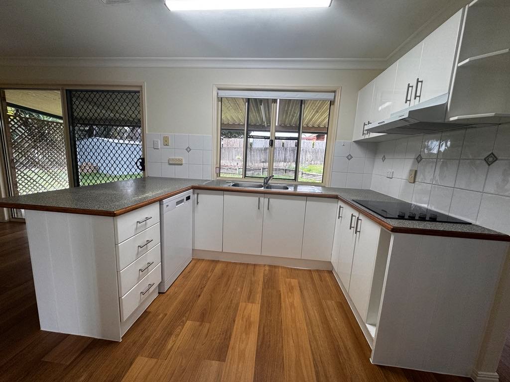 27 Lomandra Street BOYNE ISLAND 5