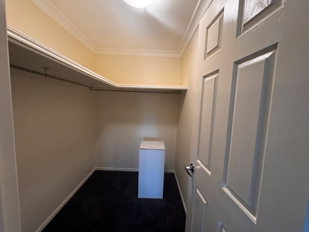 27 Lomandra Street BOYNE ISLAND 8