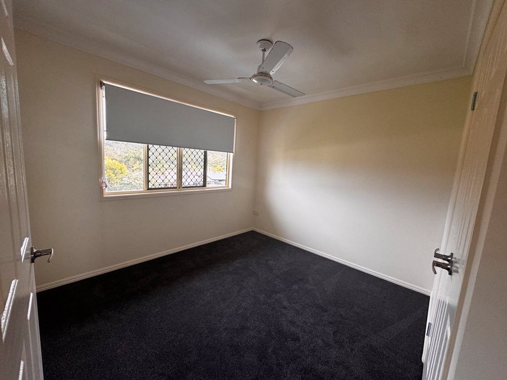 27 Lomandra Street BOYNE ISLAND 9
