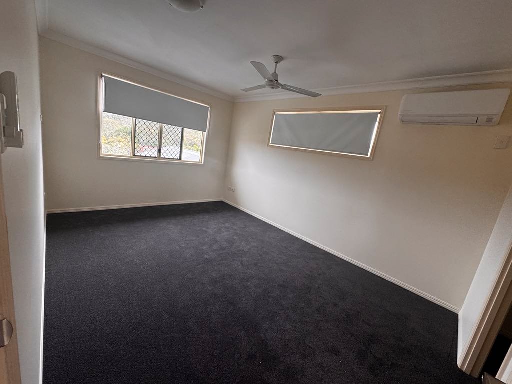 27 Lomandra Street BOYNE ISLAND 12