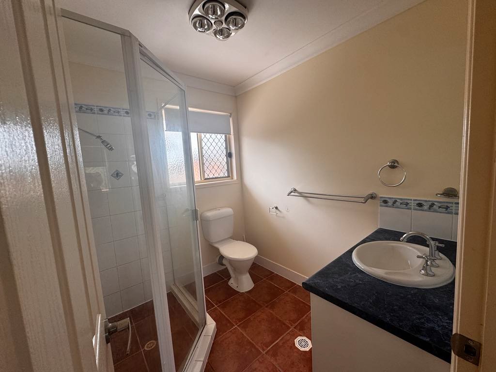 27 Lomandra Street BOYNE ISLAND 15