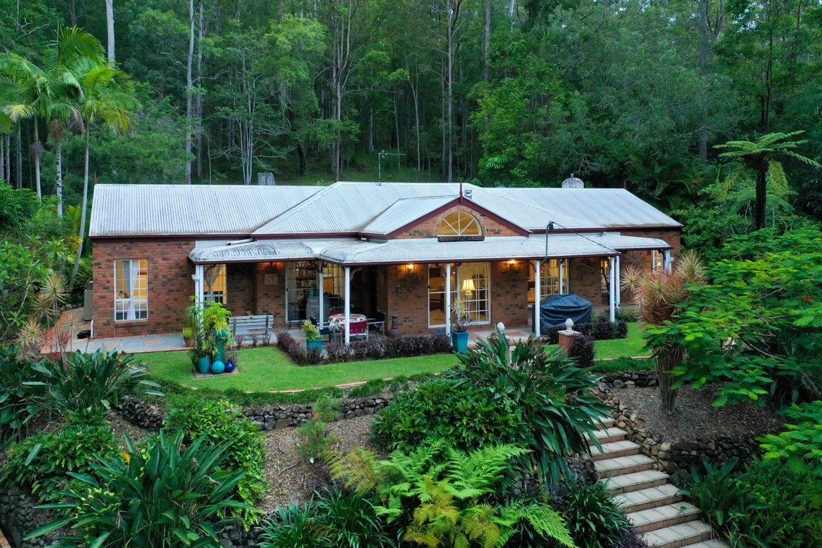 27 Luxton Court Tallebudgera Valley 4