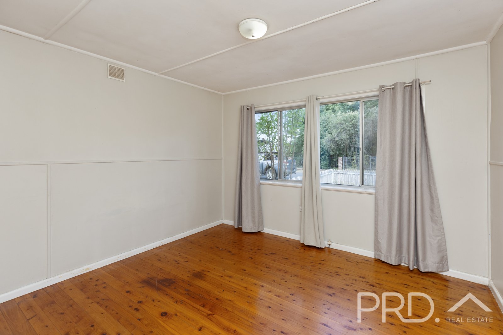 2/7 Macquarie Street TUMUT 5