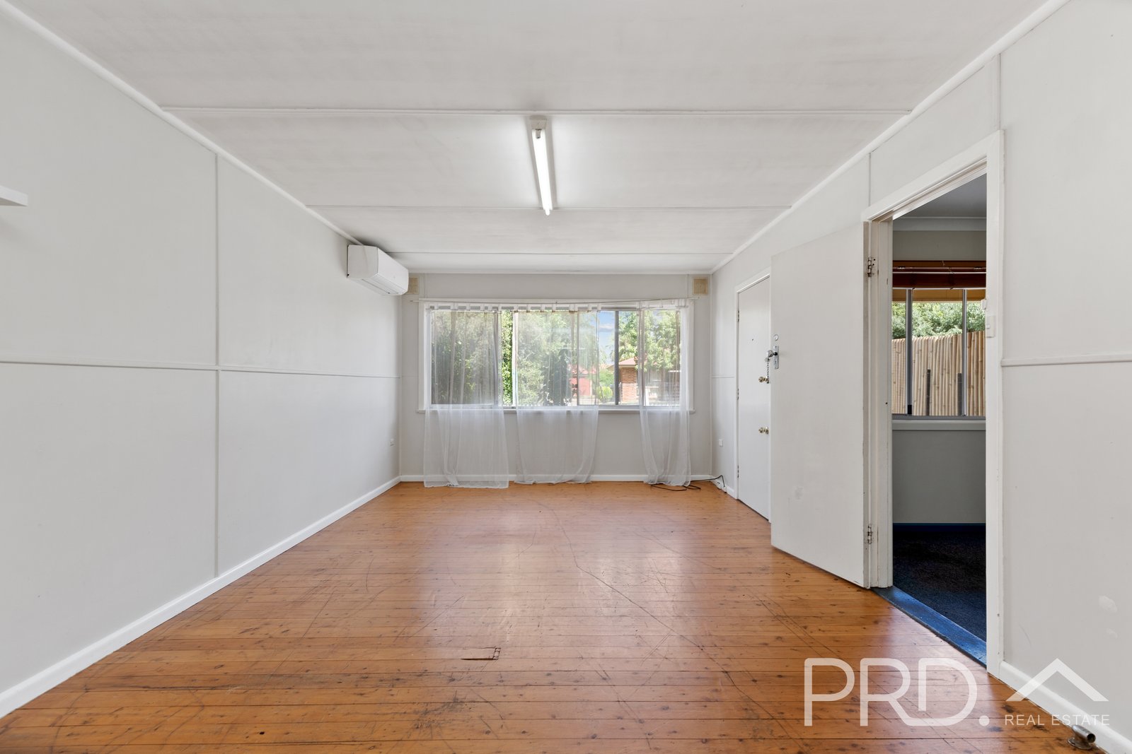 2/7 Macquarie Street TUMUT 6